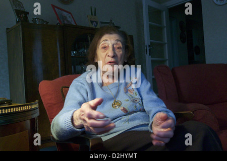 United Kingdom West London portrait d'une femme de cent ans Banque D'Images