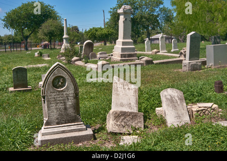 Pierres tombales du 19ème siècle à l'ancien cimetière de Bayview, Corpus Christi, la Côte du Golfe, Texas, États-Unis Banque D'Images