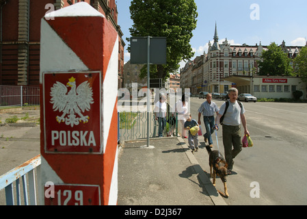 Wrocław, Pologne, Polonais vue sur le passage de la frontière sur le pont Banque D'Images