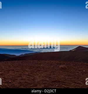 Vue depuis le sommet du Mauna Kea au coucher du soleil, Big Island, Hawaii, USA Banque D'Images