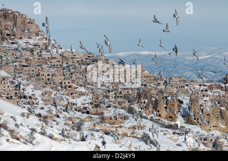 Vallée des Pigeons à l'hiver, entre et de Göreme en Cappadoce Uçhisar, est l'un des plus beaux paysages de la Turquie Banque D'Images