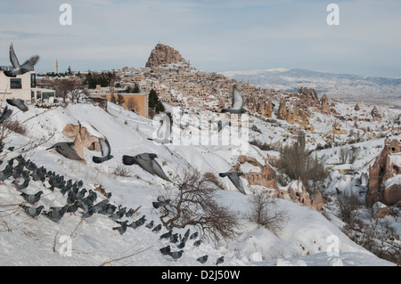 Vallée des Pigeons à l'hiver, entre et de Göreme en Cappadoce Uçhisar, est l'un des plus beaux paysages de la Turquie Banque D'Images