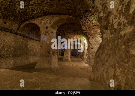 La ville souterraine de Derinkuyu situé dans la Cappadoce, est remarquable pour sa grande ville souterraine sur plusieurs niveaux . Banque D'Images