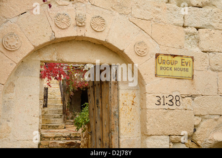 Entrée principale de Urgup Evi cave hotel rock house en Cappadoce Turquie Banque D'Images