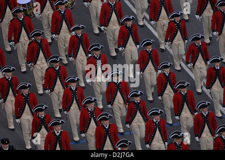 L'Armée américaine Old Guard Fife and Drum Corps vers le bas des marches Pennsylvania Avenue pendant la première parade d'inauguration présidentielle 2009 Obama à Washington, DC Le 20 janvier 2009. Banque D'Images