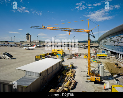 Zurich, Suisse, le Flughafengelaende la grue Banque D'Images