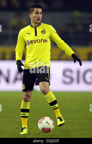 Dortmund, Allemagne. Le 25 janvier 2013. Le Dortmund Nuri Sahin passe le ballon au cours de la Bundesliga match de foot entre Borussia Dortmund et FC Nuremberg au Signal Iduna Park de Dortmund, Allemagne, 25 janvier 2013. Photo : Kevin Kurek/ Alamy Live News Banque D'Images