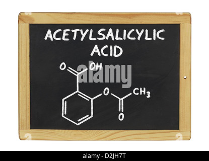 Formule chimique de l'acide acétylsalicylique sur un tableau noir Banque D'Images