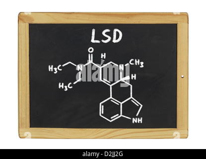 Formule chimique de lsd sur un tableau noir Banque D'Images