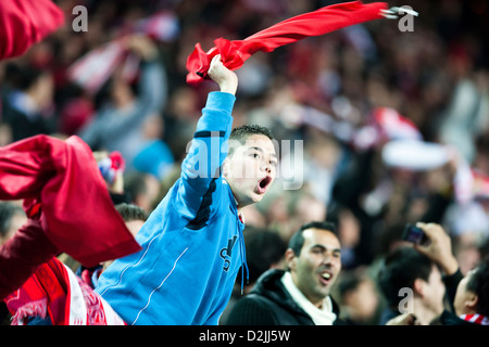 Séville, Espagne, Sevilla FC jeunes fans célébrer un tir au but Banque D'Images