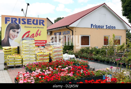 Osinow Dolny, Pologne, et un salon de coiffure Gaertnerei Banque D'Images