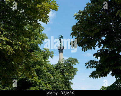 La colonne du Jubilé avec une sculpture de la déesse Concordia, Stuttgart, Allemagne Banque D'Images