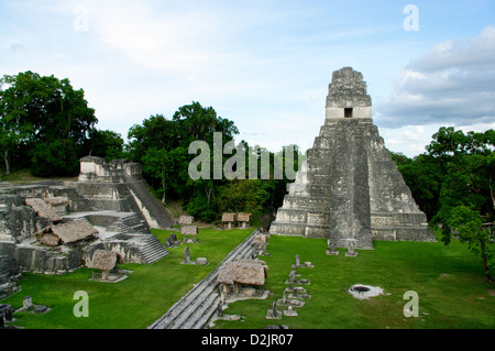 Temple de Tikal 1 ou Temple du Grand Jaguar, est situé dans la région de Tikal, l'un des principaux de la civilisation Maya pré-Colombienne site archéologique Banque D'Images