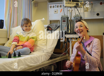 Freiburg, Allemagne, clown à l'hôpital sur le cancer ward Banque D'Images