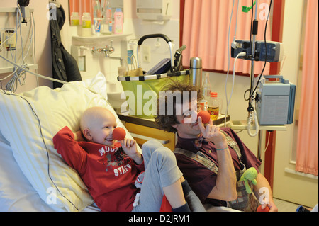 Freiburg, Allemagne, clown à l'hôpital sur le cancer ward Banque D'Images