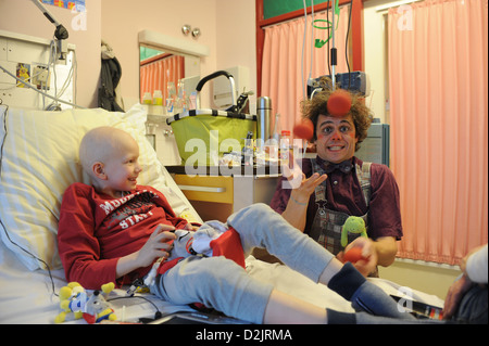 Freiburg, Allemagne, clown à l'hôpital sur le cancer ward Banque D'Images