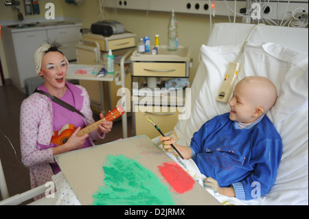 Freiburg, Allemagne, clown à l'hôpital sur le cancer ward Banque D'Images