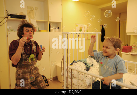 Freiburg, Allemagne, clown à l'hôpital sur le cancer ward Banque D'Images