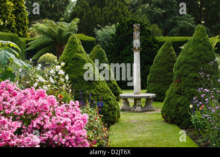 Le cadran solaire jardin, Exbury Gardens, New Forest, Hampshire, Angleterre Banque D'Images