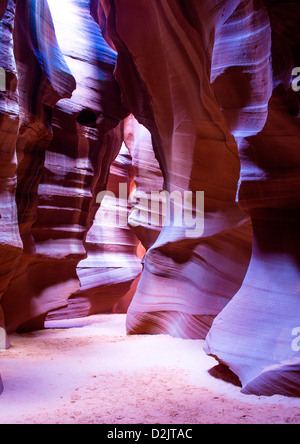 Antelope Canyon est un slot canyon situé sur Navajo Land près de Page, Arizona. Banque D'Images