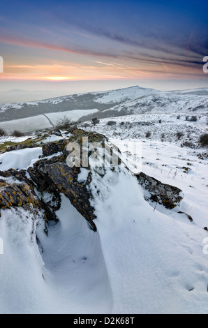 La neige et l'hiver sur les collines de Mendip au coucher du soleil, North Somerset, Royaume-Uni Banque D'Images