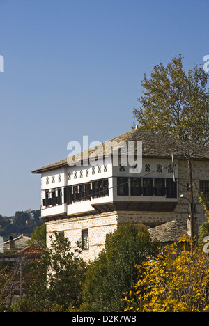 Hôtel particulier traditionnel grec dans le village de montagne d'Visitza Banque D'Images