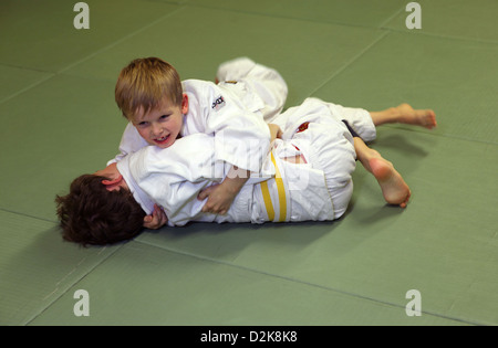 Berlin, Allemagne, enfants dans un cours de judo Banque D'Images