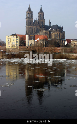 Magdeburg, Allemagne, la cathédrale de Magdeburg sur l'Elbe Banque D'Images