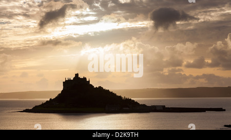 Coucher de soleil sur St Michaels Mount et Cornwall Marazion England UK Banque D'Images