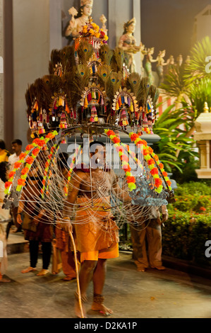 27 janvier 2013 - SINGAPOUR : homme dévot à la procession annuelle Thaipusam, Singapour. Banque D'Images