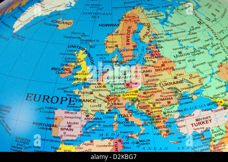 Carte de l'Europe; UNE carte du continent européen montrant les pays sur un globe, 2013 Banque D'Images