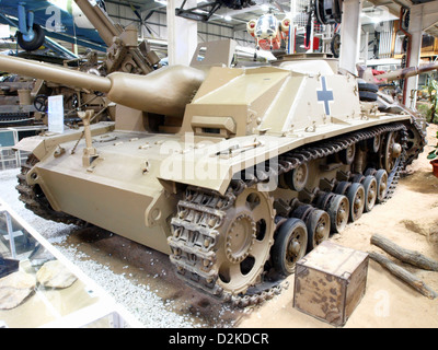 Le Sturmgeschutz III est un canon d'assaut allemand utilisé pendant la première Guerre mondiale. Ce char, exposé au Sinsheim Auto & Technik Museum en Allemagne, présente le génie militaire et la puissance de feu des véhicules blindés allemands pendant la guerre. Banque D'Images