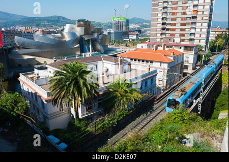 Le Musée Guggenheim, de la Canadian-American conçu par l'architecte Frank Gehry, construit par Ferrovial, Bilbao, Pays Basque, Espagne Banque D'Images