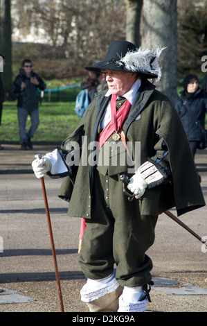 La guerre civile anglaise des défilés de la société dans le centre de Londres pour marquer l'anniversaire de l'exécution du Roi Charles I en 1649 Banque D'Images