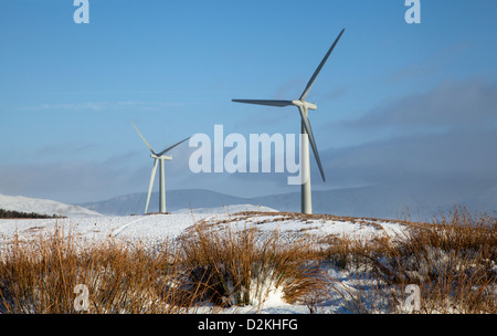 Turbines éoliennes éloignées de 32 mégawatts de Drumderg en hiver. Éoliennes, Scottish & Southern Energy, Drumderg Hill, Alyth, Perthsh Banque D'Images