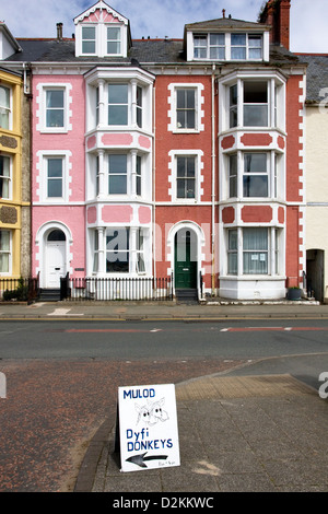 Maisons en bord de mer, Aberdyfi (Aberdovey), Parc National de Snowdonia, Gwynedd, au nord du Pays de Galles, Royaume-Uni Banque D'Images