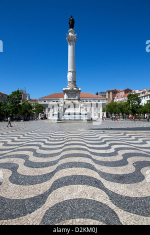 La place Rossio(également connu sous le nom de Pedro IV Square ( la Praça de D. Pedro IV))  + colonne de Pedro IV  + Théâtre National, le centre de Lisbonne. Banque D'Images