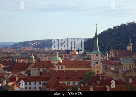 Vue sur les toits de la ville de Prague Banque D'Images