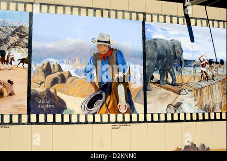 Mur de Lone Pine fresques murales représentant l'histoire de l'ouest de l'industrie cinématographique Banque D'Images