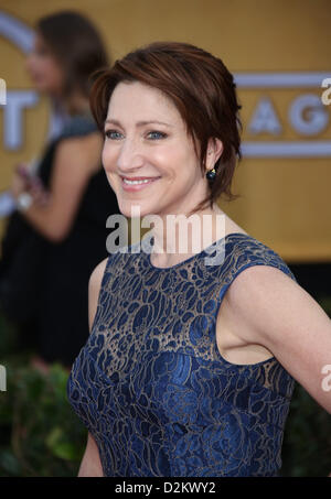 Los Angeles, USA. 27 janvier 2013. L'actrice Edie Falco nous arrive à la 19e édition des Screen Actors Guild Awards Au Shrine Auditorium à Los Angeles, USA, le 27 janvier 2013. Photo : Hubert Boesl/ Alamy Live News Banque D'Images