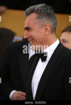 Los Angeles, USA. 27 janvier 2013. L'acteur britannique Daniel Day-Lewis arrive à la 19e édition des Screen Actors Guild Awards Au Shrine Auditorium à Los Angeles, USA, le 27 janvier 2013. Photo : Hubert Boesl/ Alamy Live News Banque D'Images