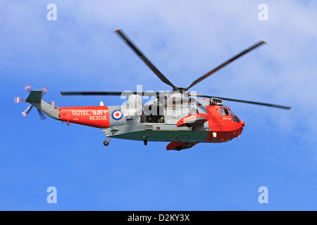 Un sauvetage de la Marine royale en vol d'hélicoptères Sea King. Banque D'Images