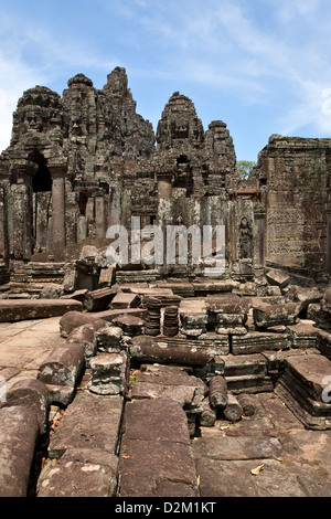 Face à tours. Temple Bayon. Angkor. Cambodge Banque D'Images