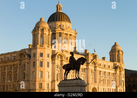 Statue du roi Édouard VII, des autorités portuaires, Liverpool, Angleterre Banque D'Images