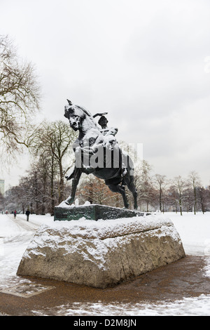 Londres, Royaume-Uni - 21 janvier : Statue en couvert de neige dans Hyde Park après trois jours de neige. 21 janvier 2013 à Londres. Banque D'Images