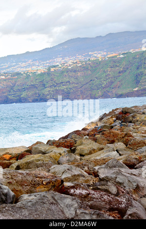 Vue de la plage de Martianez à Puerto de la Cruz, Tenerife, Espagne / Décembre 2012 Banque D'Images