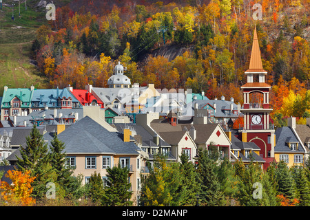 Mont Tremblant village en automne, Laurentides, Québec, Canada Banque D'Images