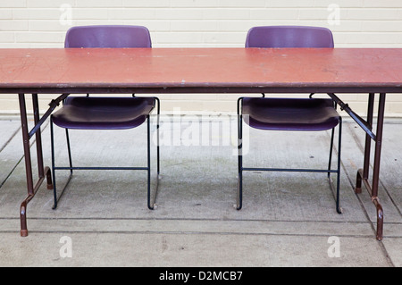 Table et chaises à l'extérieur Banque D'Images