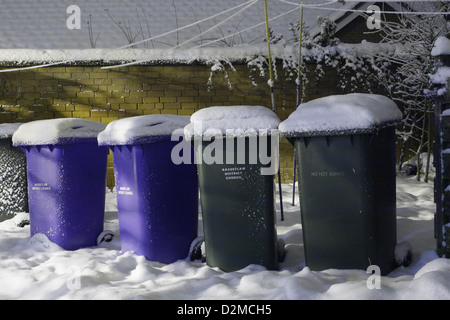 Bassetlaw district council wheelie bins,WORKSOP, NOTTS, England, UK Banque D'Images