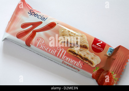 Sachet de 2 fraise Biscuit Special K de Kellogg's instants goût fraise sur fond blanc Banque D'Images